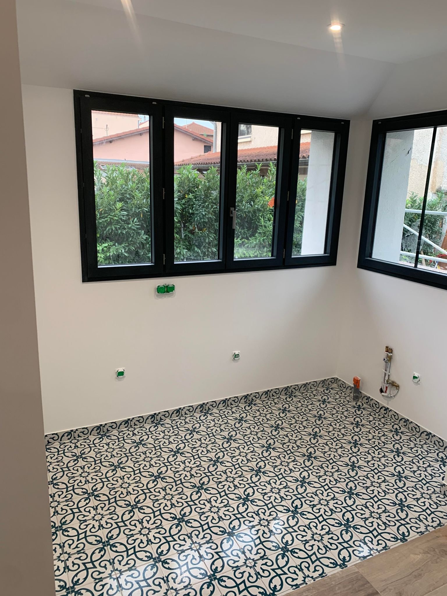 Piece renovee lumineuse